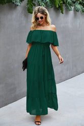 Robe longue à pois suisses et épaules dénudées